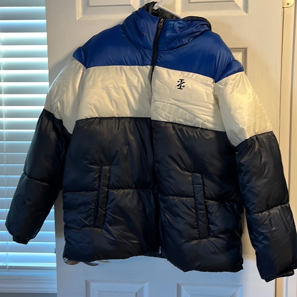 Izod Mend Cuffed Colorblock Puffer. Size Large